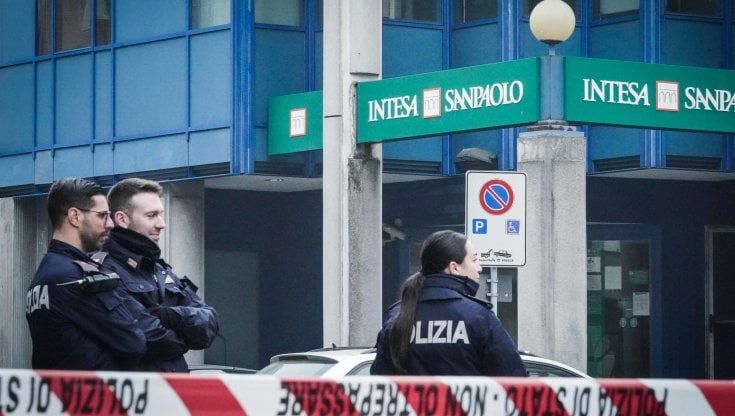 Ancora un allarme bomba alla filiale di Intesa Sanpaolo di via Cimarosa