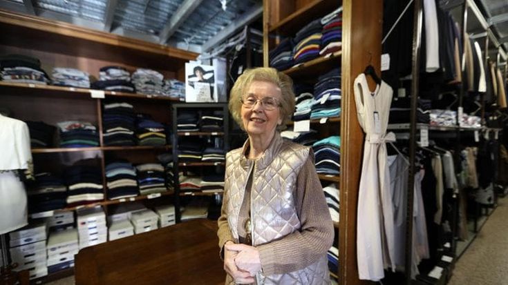 Chiude il negozio Tessilmoda. A 86 anni lascia Rita Demartini: “Mi diverto ancora, ma ora basta”