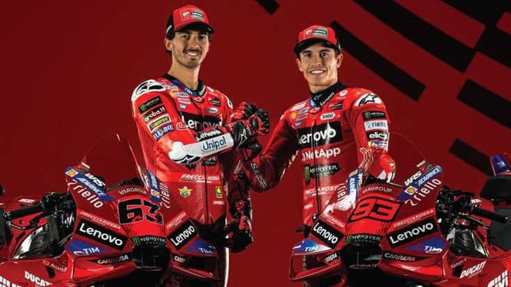Ecco la nuova Ducati, Bagnaia: “Ho una motivazione in più”. Marquez: “La sfida più importante”