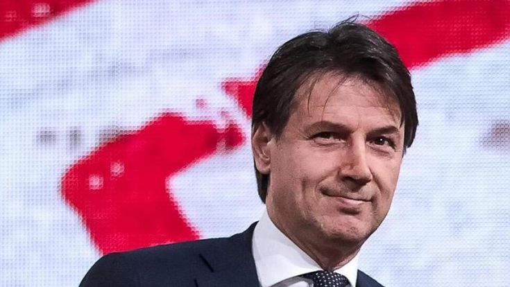 Conte, il rischio di “dopare” il biglietto da visita
