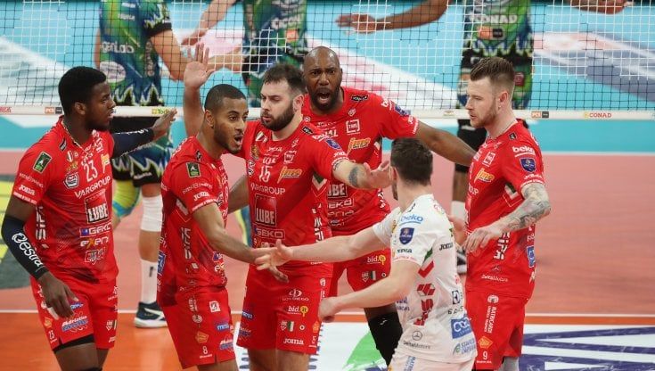 Volley, finale scudetto: colpo Civitanova in gara 1, battuta Perugia al tie break