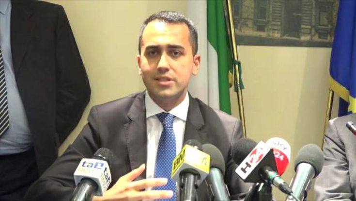 Di Maio strizza l'occhio alla sinistra: "E' la Waterloo del precariato"