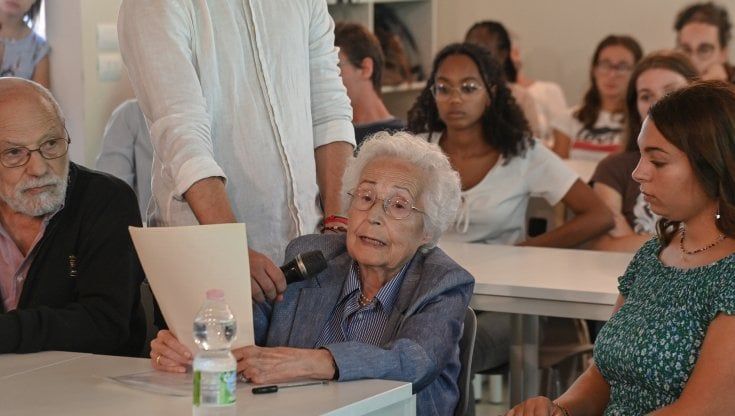 Arezzo, otto testimoni della discriminazione razziale tornano a scuola 84 anni dopo esserne stati cacciati