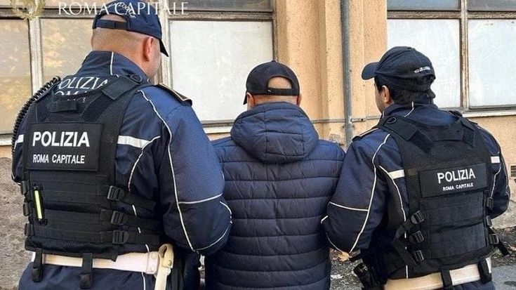 Entra in un ristorante per chiedere aiuto, viene violentata e segregata da dipendente: arrestato