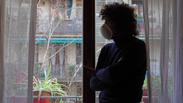 Coronavirus, spazi neutri e balconi: gli architetti rivalutano la casa con il corridoio