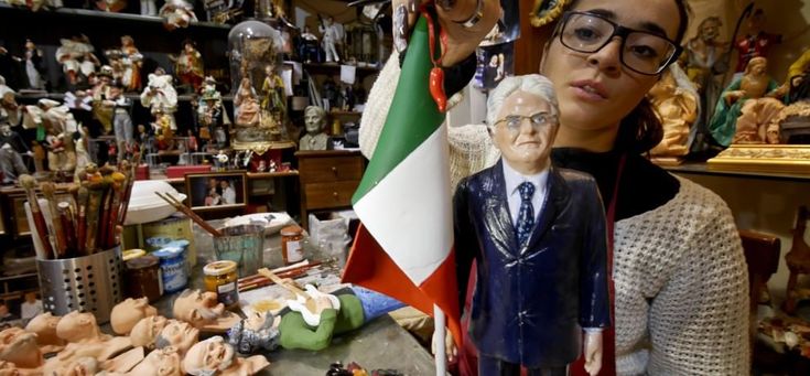 E il neo-Presidente finisce nel presepe