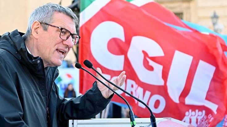 Maurizio Landini: “Il Jobs act va abrogato. Non rassegniamoci al precariato a vita”