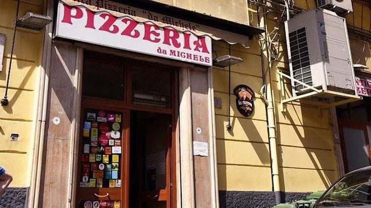 La pizzeria “da Michele” raddoppia a Napoli, apre nuovo locale a Forcella: si potrà prenotare e non più solo margherita e marinara