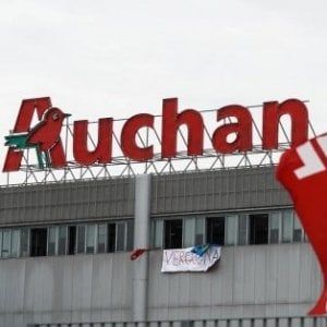 Occupazione, martedì presidio lavoratori Auchan. "A rischio 2.000 posti nel Lazio"