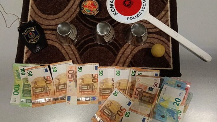 Truffa delle campanelle, fermata la gang di via del Corso: mille euro di incassi in pochi minuti