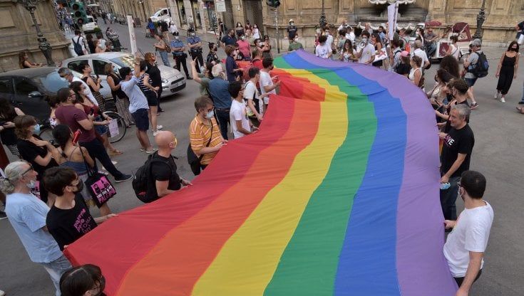 La Generazione Z di Palermo manifesta a favore del ddl Zan: "L'Italia è laica"