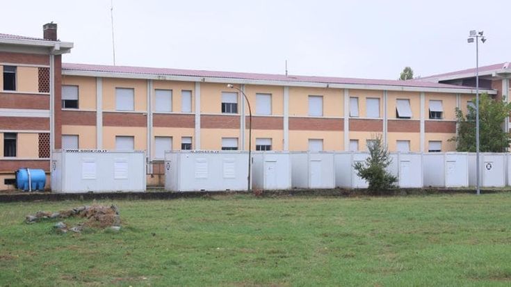 Migranti, a Ozzano arrivano i container. Il sindaco: “Non ci hanno nemmeno avvisato”