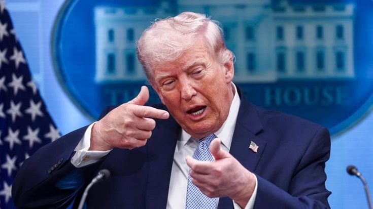 I tweet fuori controllo di Trump. I dem: “Fermatelo, gli serve aiuto”