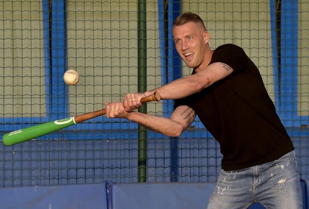 Baseball, calciatore Iacoponi dà il via a Parma-Italia - Foto