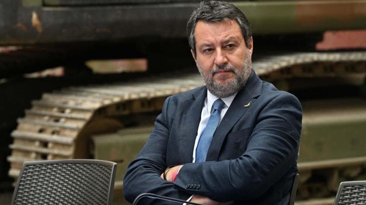 Aut aut di Salvini ai parlamentari morosi: o pagate la quota al partito o siete fuori