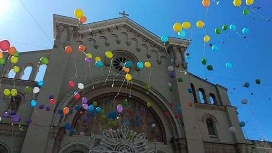"In volo palloncini biodegradabili": a Bari l'iniziativa della chiesa per i bambini è ecologica