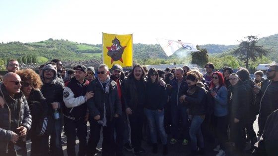 Concertone, oggi sfida a Pontida “Dal Sud per abbattere il razzismo” 