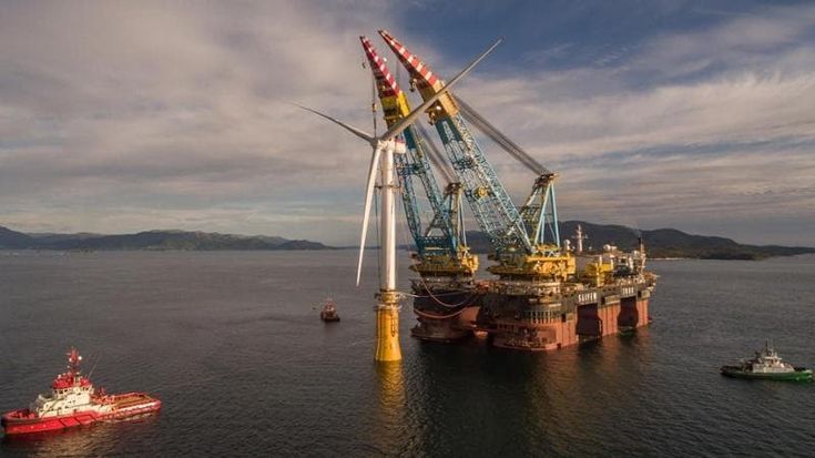 A bordo di Saipem 7000, la regina dei mari che lavora per la transizione green nel mondo: “Ma l’hub dell’eolico è l’Italia”