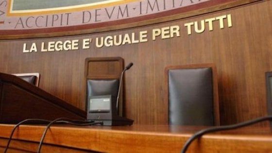 Bari, molestie e abusi sui figli piccoli: genitori condannati. Il giudice raddoppia pena per il padre a 14 anni