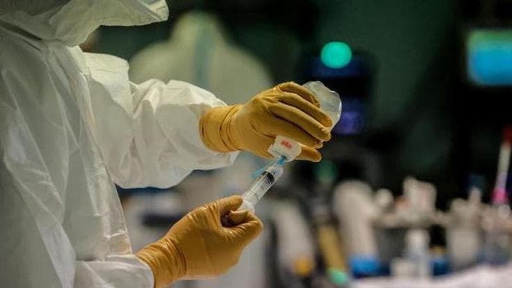 Covid, casi raddoppiati in un mese. “Ma per la gran parte delle persone è come un raffreddore”