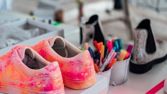 Sneakers d’autore con gli artisti Paolo Gojo e Luka Hoek