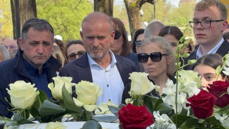 Ilaria Sula, tremila ai funerali a Terni. Il padre Flamur: “Era un angelo, non meritava questa fine”