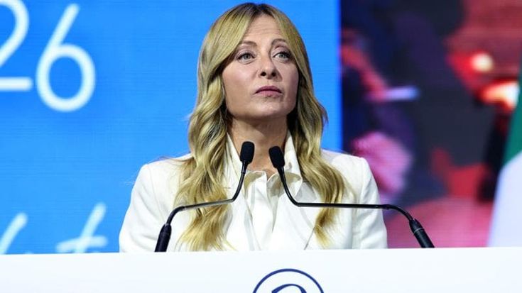 Auto, arrivano le targhe personalizzate: via libera nella manovra. Meloni: “Ci si potrà sbizzarrire”