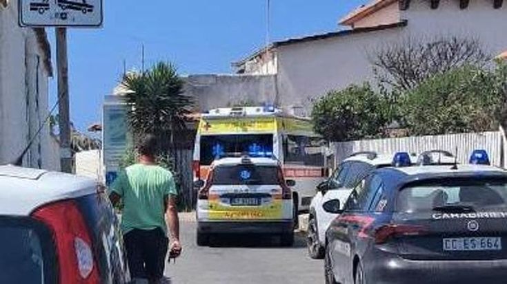Donna di 59 anni perde la vita in mare a Fregene: causa probabile un malore