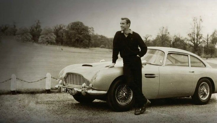 Sua Maestà Aston Martin DB5, l'auto che Sean Connery ha reso famosa