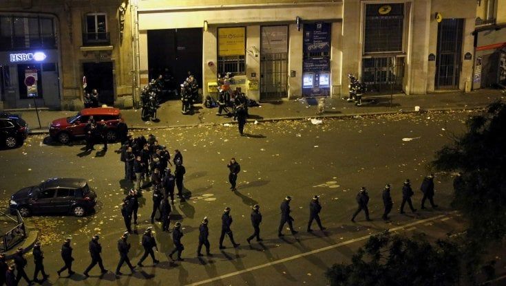 La strage del Bataclan, in aula la mamma di Valeria ai terroristi: "Chiariscano cosa rappresentano per loro i nostri 130 cari uccisi"