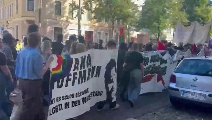 Sassonia-Anhalt, corteo contro l'AfD a Magdeburgo nel giorno delle elezioni
