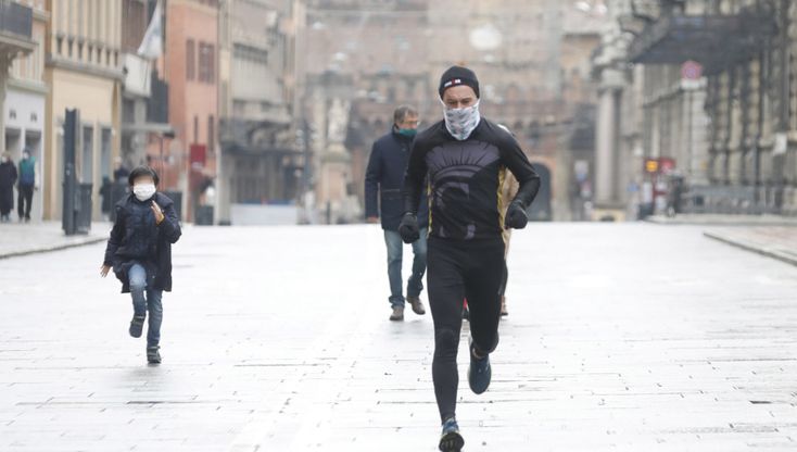 Bolognesi tutti a casa: il centro deserto