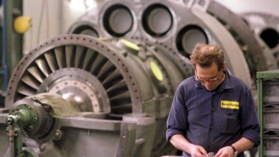 Otto ore di lavoro al giorno, in Germania si pensa all'addio: "Limite obsoleto"