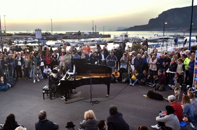 Palermo: l'alba di Piano City al porticciolo di Mondello