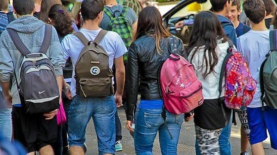 Alessandria, suicida a 17 anni perché non ha recuperato i debiti scolastici