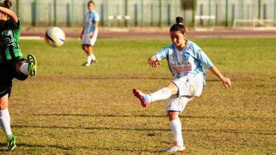 Calcio, caso Collana: il Napoli femminile rinuncia agli allenamenti