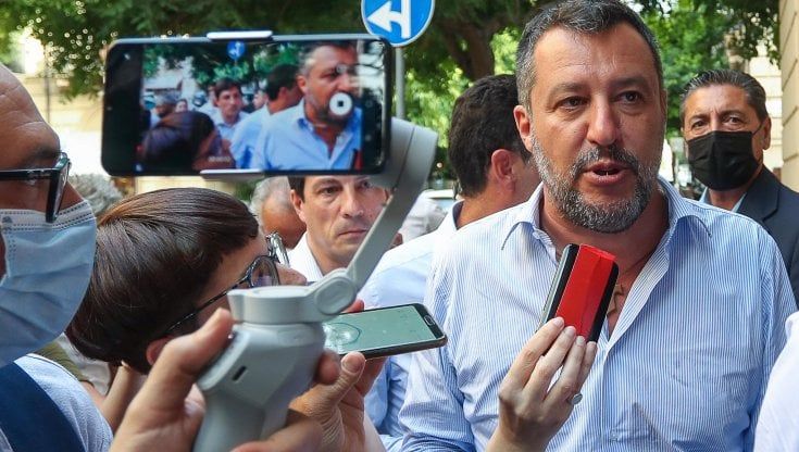 Lega, il patto del cocktail di gamberi: a cena a Palermo pace fatta sui nuovi ingressi