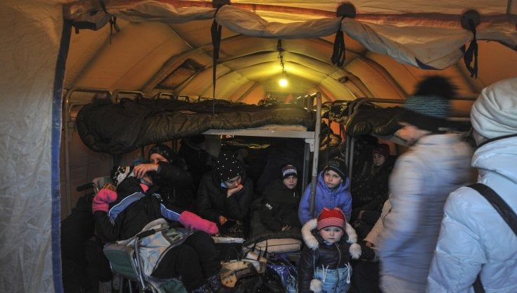 Crisi Ucraina-Russia. Tra i tank russi di Rostov in fila verso il confine: “Entriamo nel Donbass”