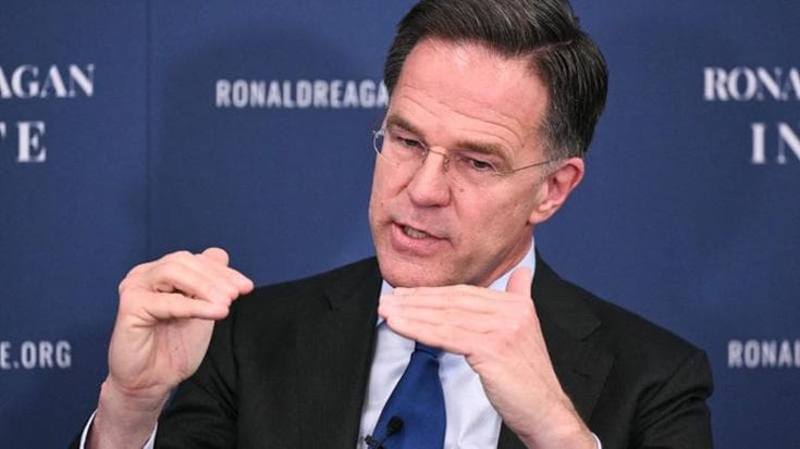 Trump: “Meno soldati in Europa”. E Rutte elogia la sua leadership