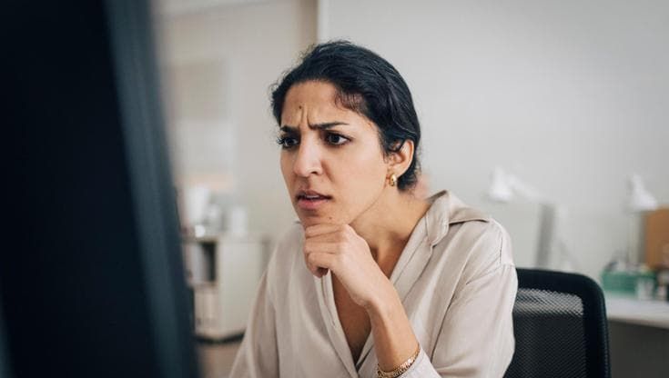 AI sul lavoro: fa risparmiare tempo, ma metà dei dipendenti lo perde a correggere le risposte