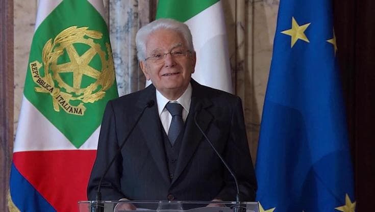 Mattarella: "Vorremmo evitare che nel futuro questa cerimonia premi l'umanoide più solerte"