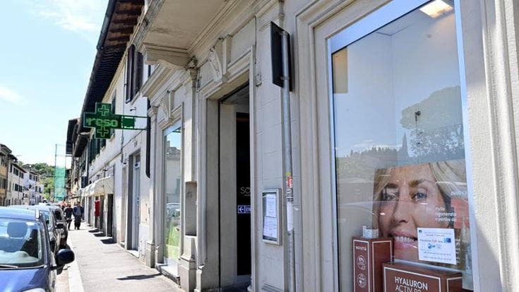Rapina in farmacia a Firenze, il fermato ha commesso altri colpi al Galluzzo
