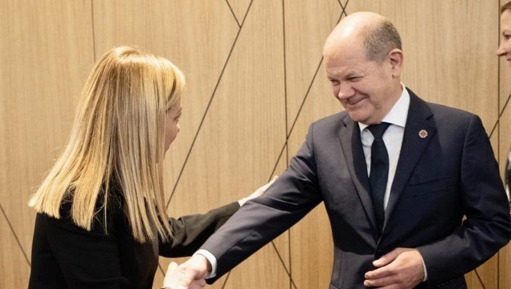 Meloni a Berlino: "Fronteggiare la sfida Usa, ma attenti agli aiuti di Stato. Sì a un fondo sovrano con debito comune"