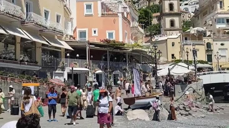 “Aria condizionata scarsa e poco ghiaccio”, il Times e le abitudini europee che non piacciono ai turisti americani