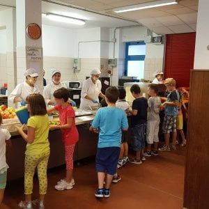 Torino, le famiglie anti-mensa dichiarano guerra alle scuole: "Pronti a una pioggia di ricorsi"