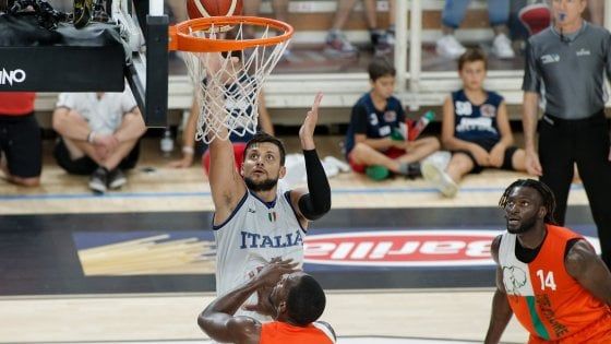 Basket, Trentino Cup: Gentile e Hackett trascinano l'Italia, Costa d'Avorio ko
