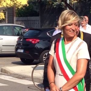 Brescia, locandine del sindaco anti-profughi. Ai cittadini: "Non accettate soldi per ospitarli"