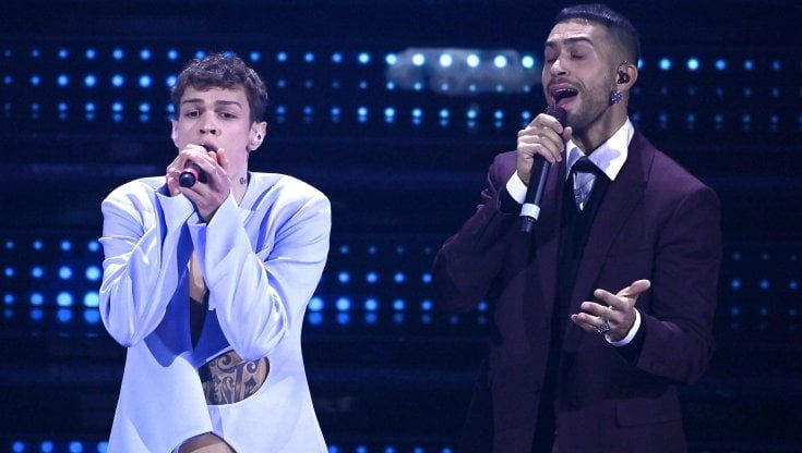 Malore per Mahmood all'Ariston, poi canta e si riprende