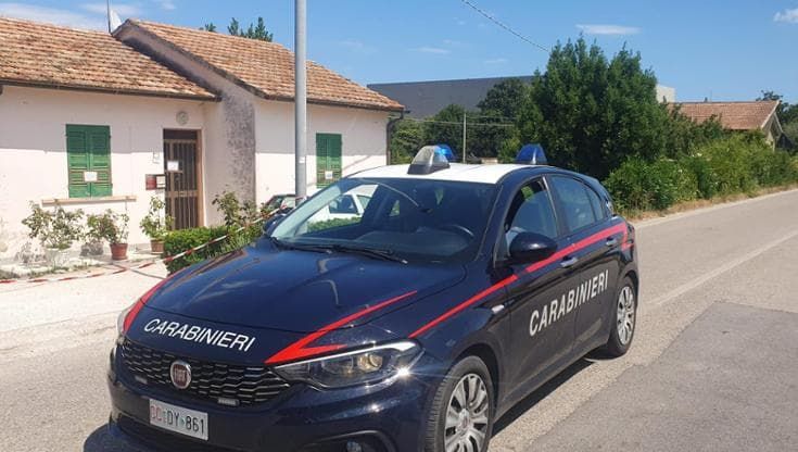Siracusa: picchia e accoltella la moglie, arrestato 37enne di Pachino