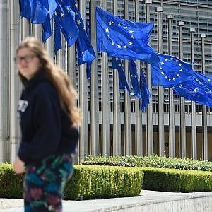 Cinque mesi alla Commissione<br> stage retribuiti per laureati